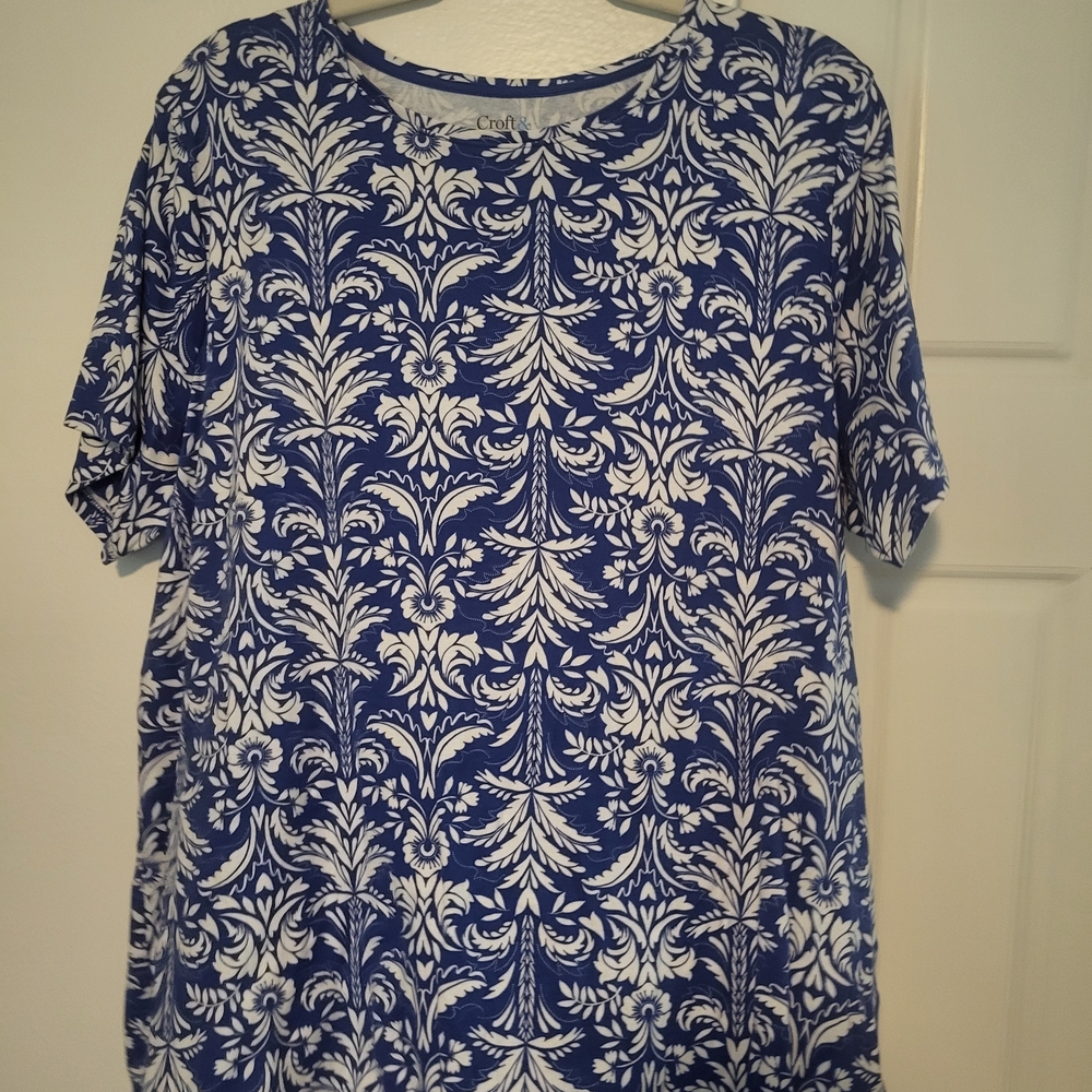 Croft & Barrow Blue and White Floral Tee